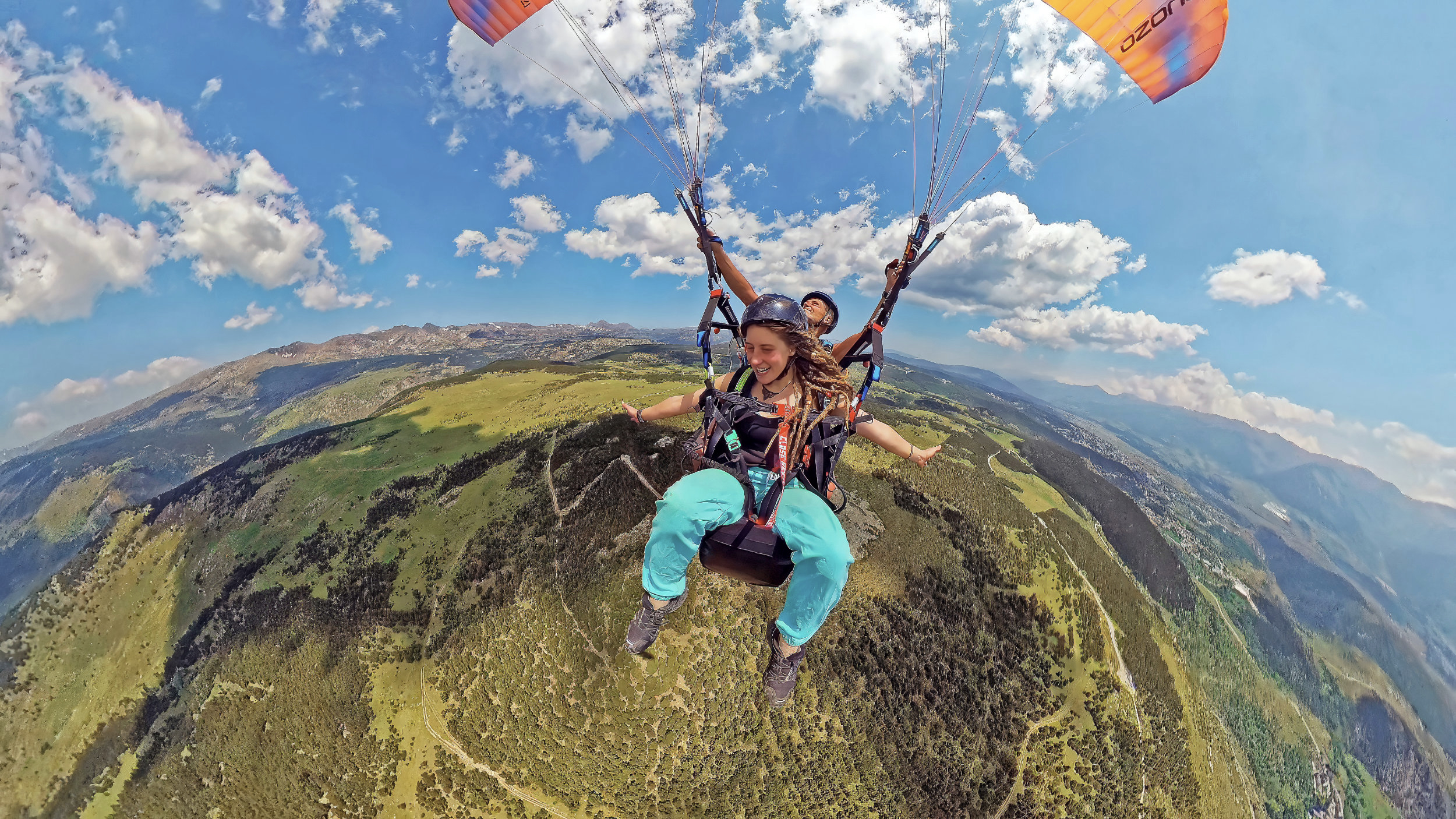 Vol en parapente biplace au-dessus des Pyrénées
